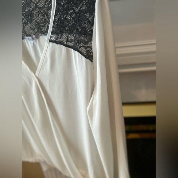 Donating 10/24 Like new! Charlotte Russe Sz L gorgeous top❣️ - Picture 9 of 10